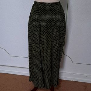 Elisabeth size 18 rayon skirt unlined with pockets never worn